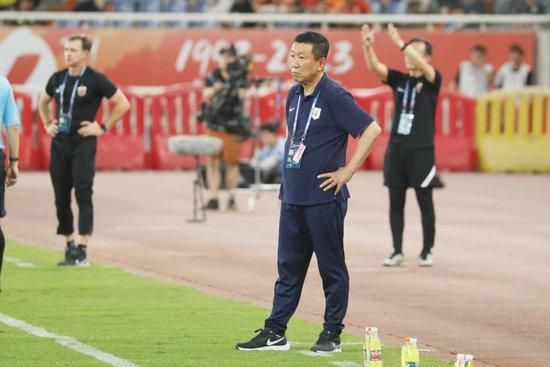 公交车太挤被从后面弄感觉好爽